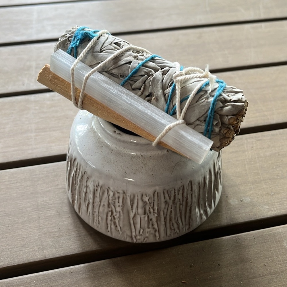 Protection Bundle with Selenite and Palo Santo Reset - Picture 3 of 3
